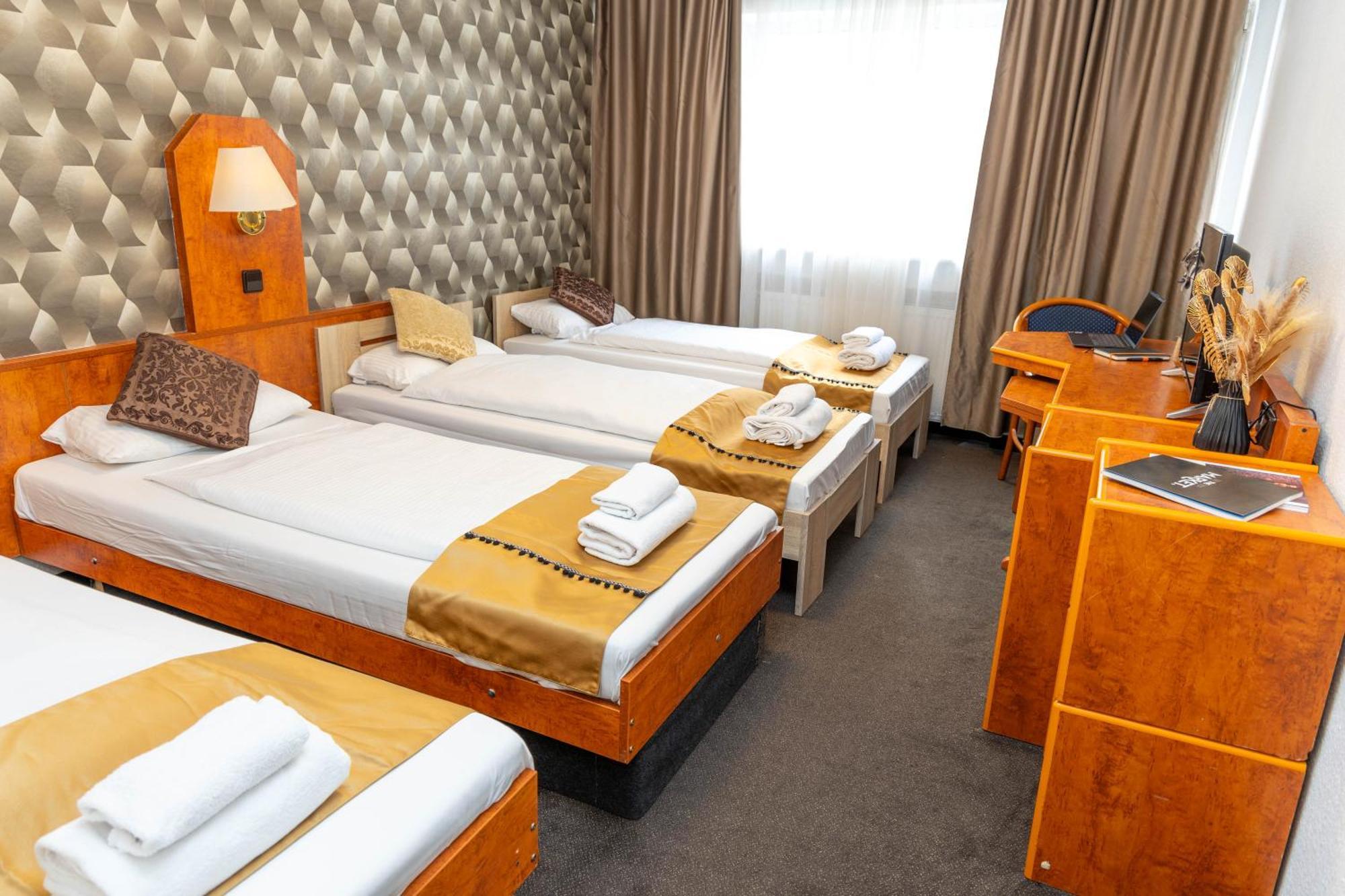 Hotel Rossija Frankfurt am Main Ngoại thất bức ảnh