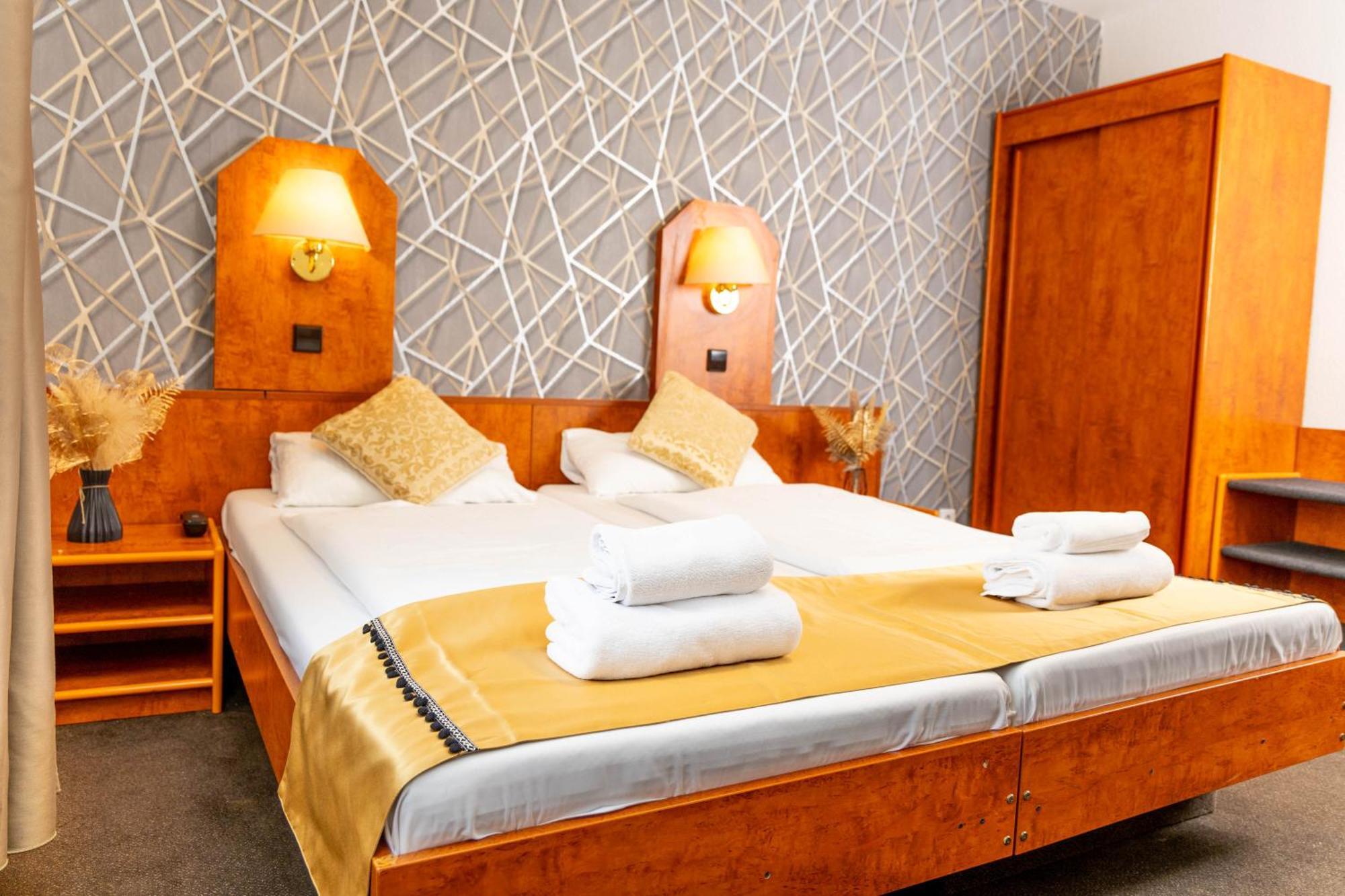 Hotel Rossija Frankfurt am Main Ngoại thất bức ảnh