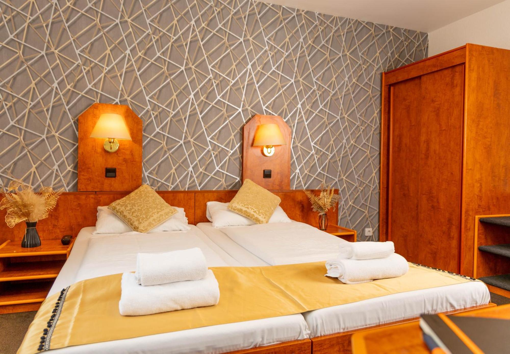 Hotel Rossija Frankfurt am Main Ngoại thất bức ảnh