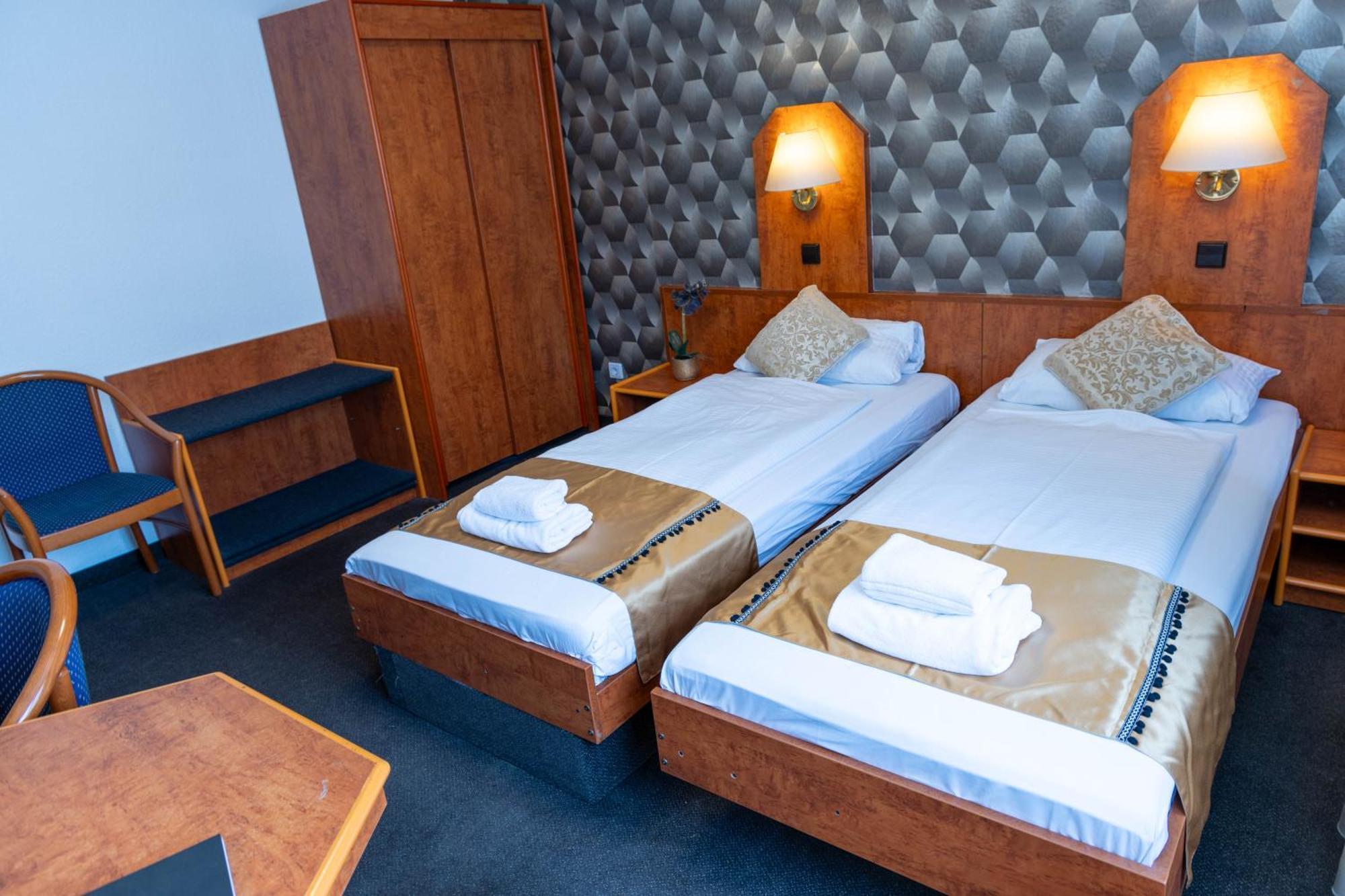 Hotel Rossija Frankfurt am Main Ngoại thất bức ảnh