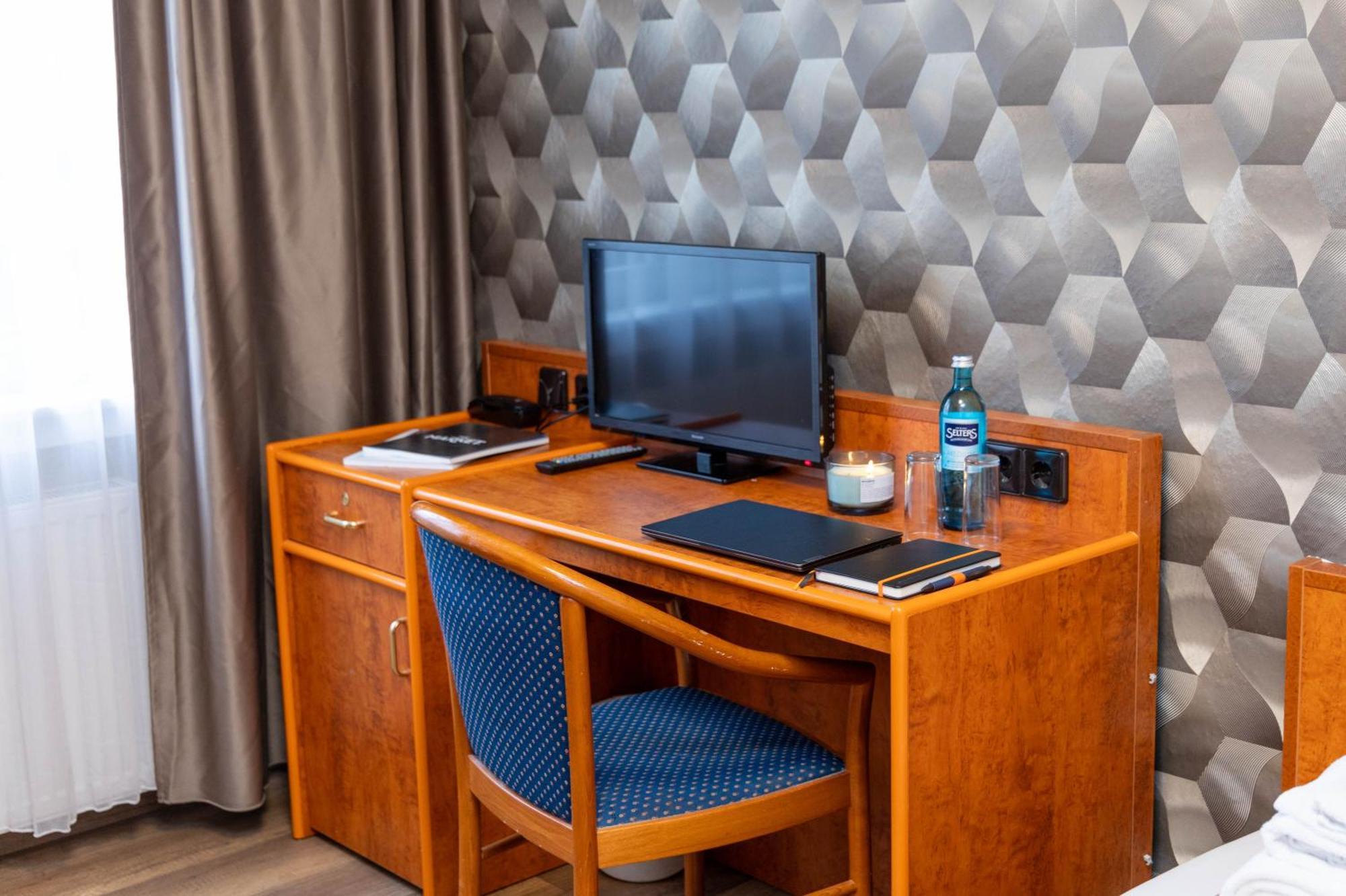 Hotel Rossija Frankfurt am Main Ngoại thất bức ảnh