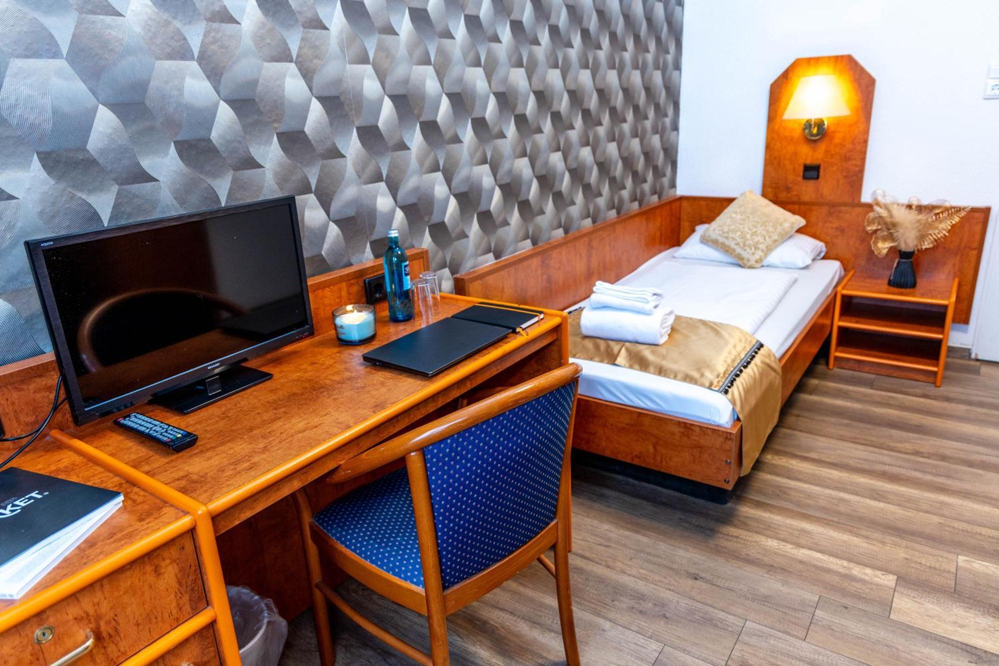 Hotel Rossija Frankfurt am Main Ngoại thất bức ảnh